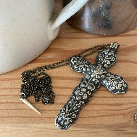 St. Eve Jewelry Cross Necklace - Picture 4 of 4